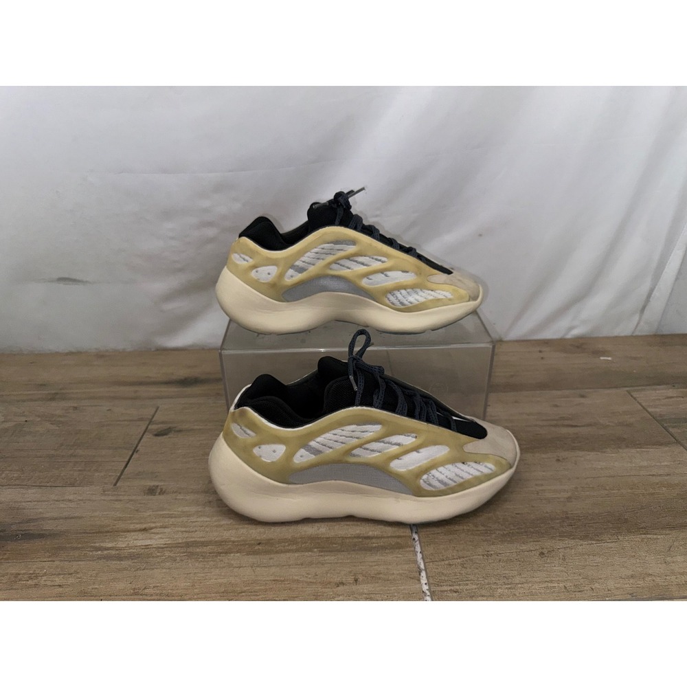 Adidas Yeezy 700 V3 Azael White Black FW4980 Mens Size 8.5